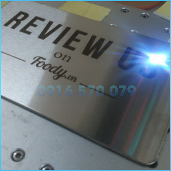 Khắc laser bảng kim loại